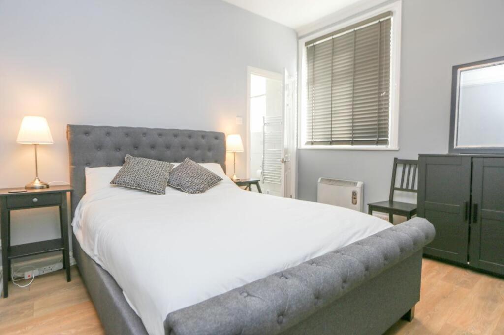 Southsea Historic Gem - Elegant Apartments พอร์ตสมัธ ภายนอก รูปภาพ