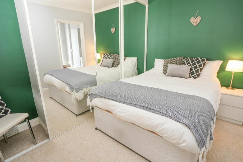 Southsea Historic Gem - Elegant Apartments พอร์ตสมัธ ภายนอก รูปภาพ