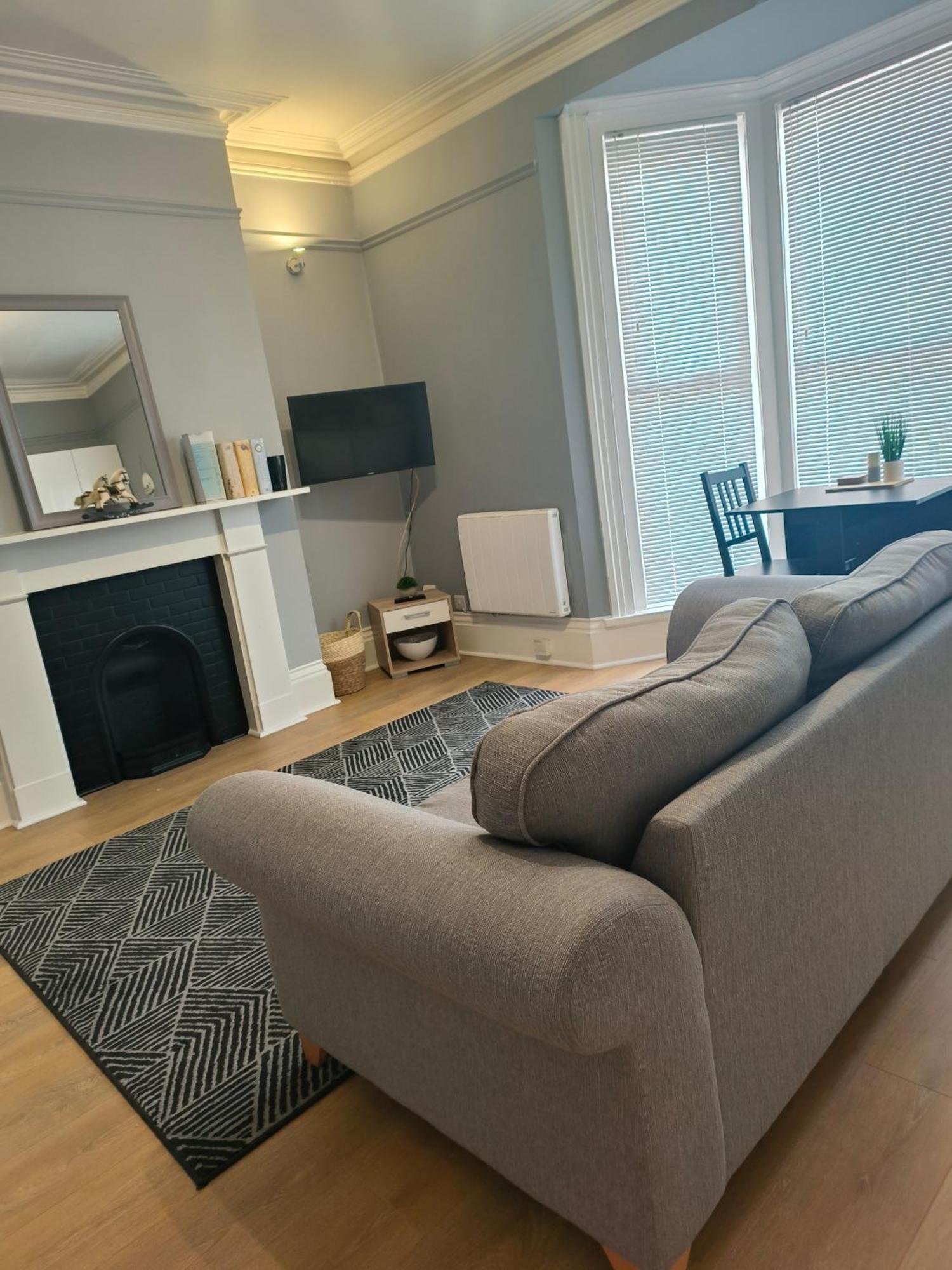 Southsea Historic Gem - Elegant Apartments พอร์ตสมัธ ห้อง รูปภาพ
